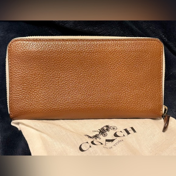 Coach RARE Cactus Green/White Desert Zipper Around Wallet NWOT - Picture 2 of 9